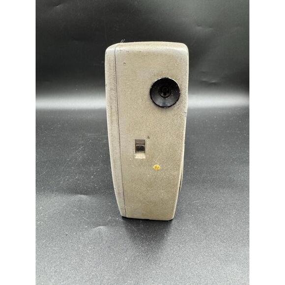 YASHICA 8 EC 8mm Vintage Movie Camera ZOOM Lens - Untested but shutters w winded - Picture 7 of 9